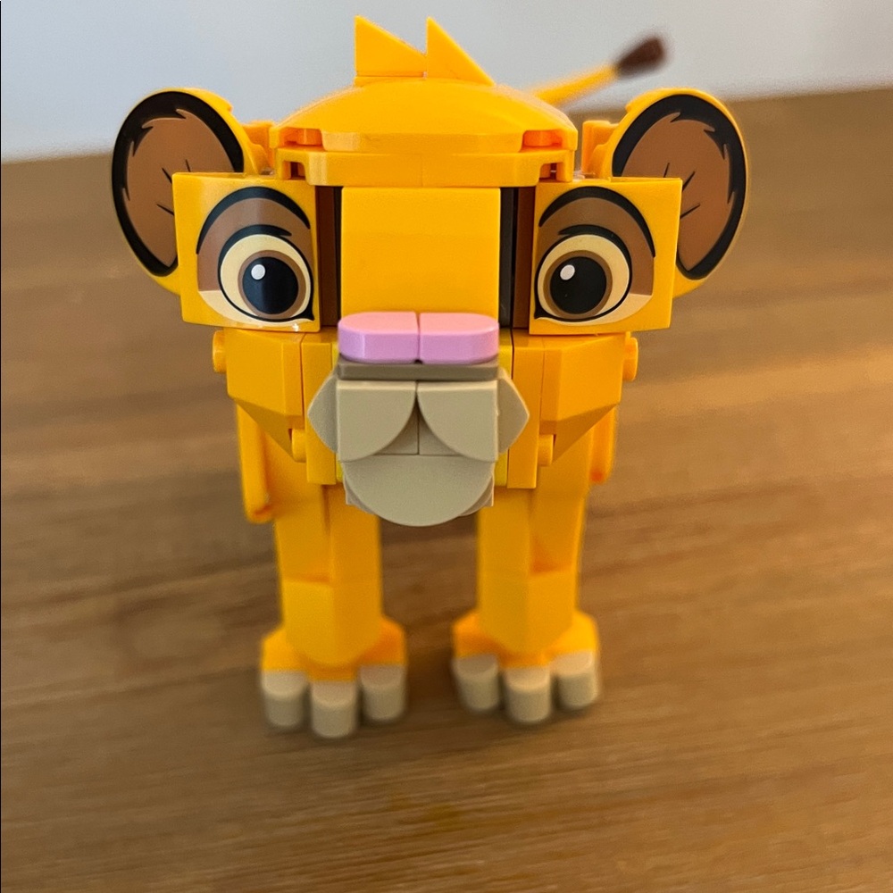 LEGO Disney Simba the Lion King 43243 Already Built - Picture 3 of 8